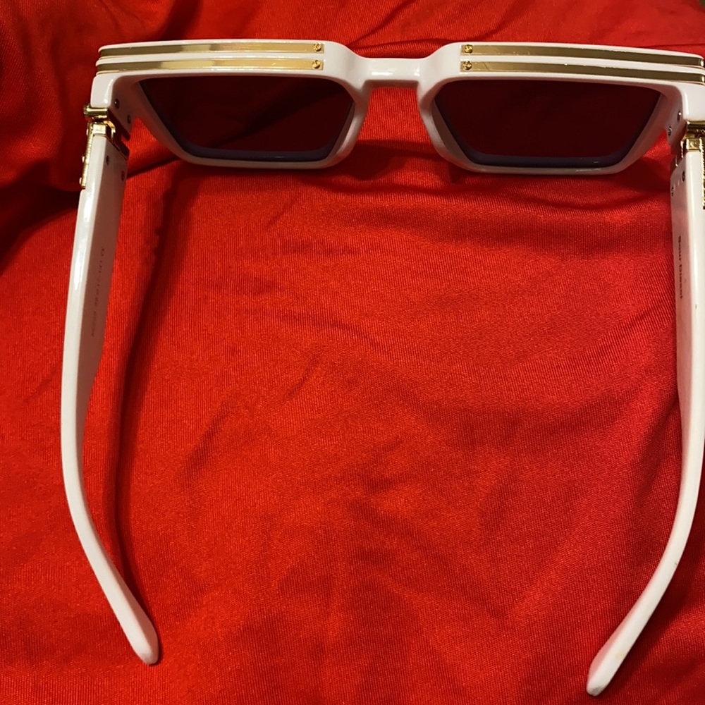 Sunglasses - Picture 2 of 8